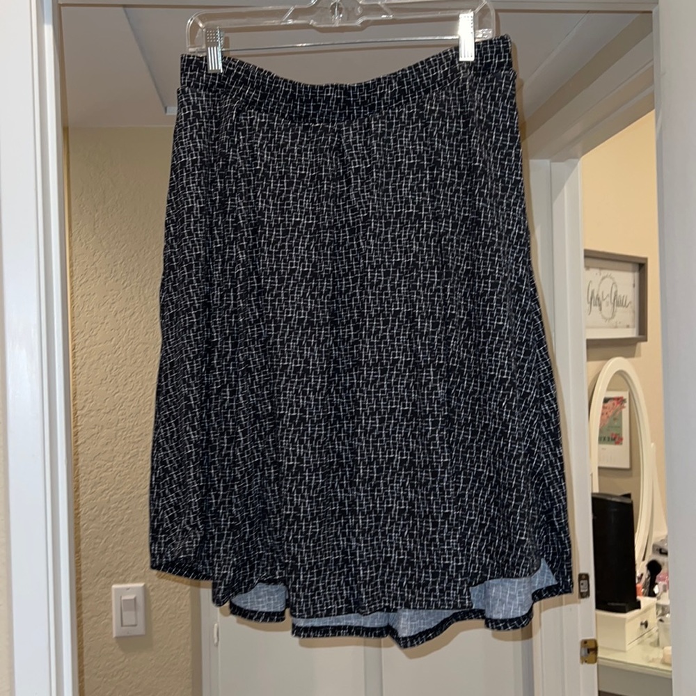 Lularoe Madison black with white lines skirt